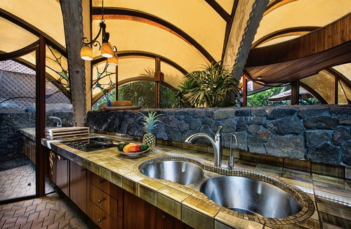 Kailua-Kona House | The Onion House "Architecture so full of life it seems to breathe"