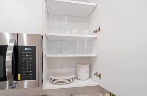 Monroe Ward Apartment | The Opulence 1-Bedroom Apartment - Downtown VCU with Gym, Pool & Parking