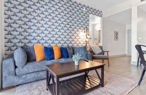 Charlotte Center City Apartment | The Panther - Luxury 3BR - Free Parking - Views - Stadium - Gym