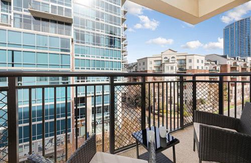 Charlotte Center City Apartment | The Panther - Luxury 3BR - Free Parking - Views - Stadium - Gym