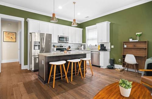 Dixon Park House | The Peach House- Near Downtown