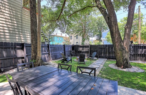 Dixon Park House | The Peach House- Near Downtown