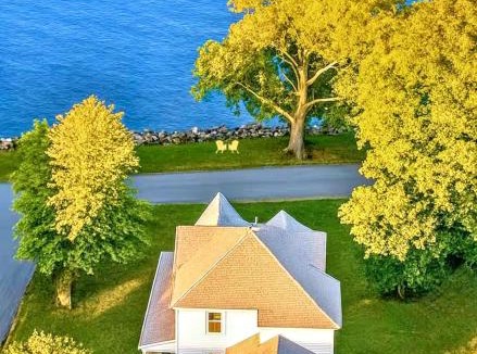 Colonial Beach House | The Pearl - Waterfront Victorian on The Point