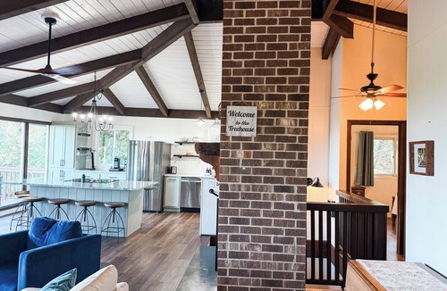 Dan River Cabin | The Perch -Incredible view - Right along the Blue Ridge Parkway
