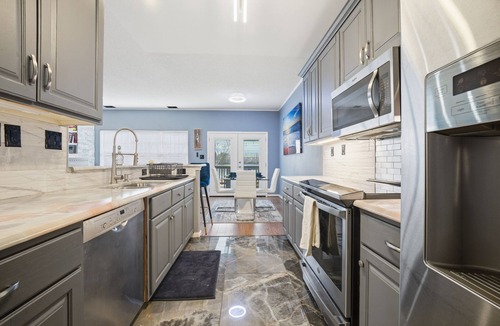 Hampton House | The Phoenix: 4BR Lakeside Retreat w/Deck