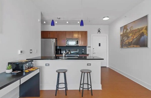 North University Condo | The Presley - Elvis Themed Downtown Loft. Skyline &Tower Views-close to it all