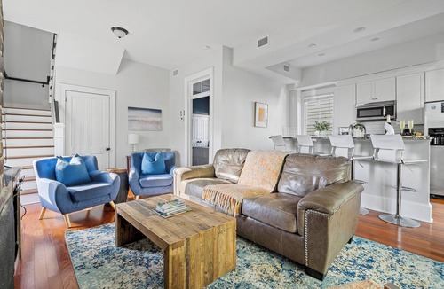 Cannonborough Elliotborough House | The Queens Palace | 8 Bedrooms in Charleston!