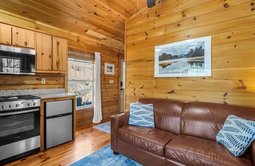 Lake Lure Cabin | The Quiet Chimney @ Lake Lure