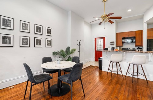 Jackson Ward Apartment | The "Rhythm" Suite - Downtown Richmond - Pet Friendly - Parking Included
