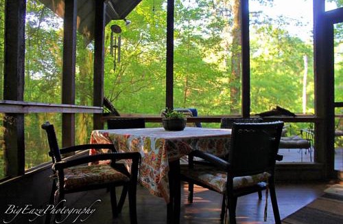 Folsom Bed & Breakfast | The River Chalet