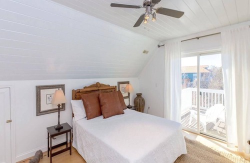 Surf City House | The Sea Urchin - Charming 4 Bedroom Coastal Home