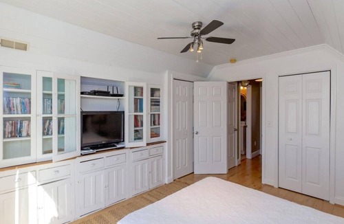 Surf City House | The Sea Urchin - Charming 4 Bedroom Coastal Home