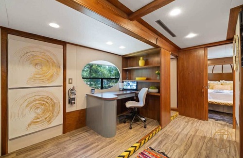 Austin Villa | The Skittles Unit near COTA: Hot Tub, BBQ & Events!