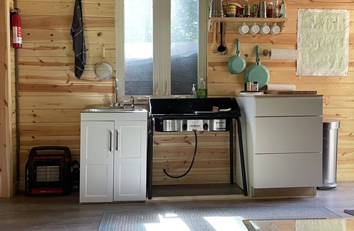 Barnardsville House | “The Summit Cabin” An Off the Grid Hideaway