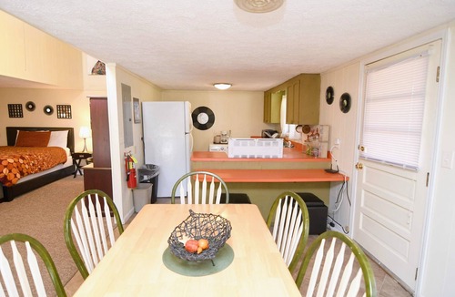 Brevard Hotel | The Sunset Motel