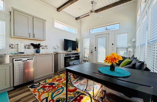 Austin House | The Tiny Tejas with Pool & Hot Tub