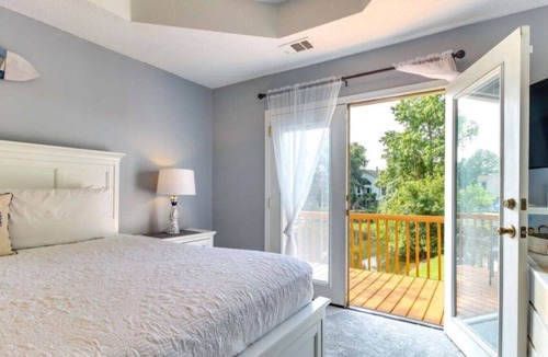 Whitemarsh Island House | The Turtle Pond Oasis