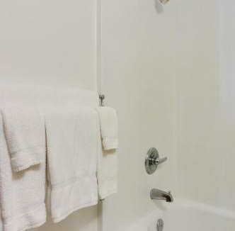 Waikiki Hotel | The Twin Fin Hotel