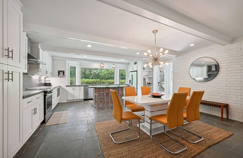 Covington House | The Ultimate Group Stay: 3 Homes, 2 Acres, Sleeps 24!
