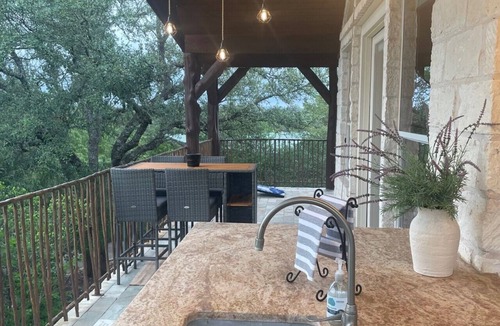 Buda Cottage | The Upper Room | 360° Patio Views & Elevated Hill Country Escape