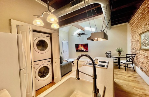 Abbeville Apartment | The Uptown - King Suite on Abbeville's Historic Square