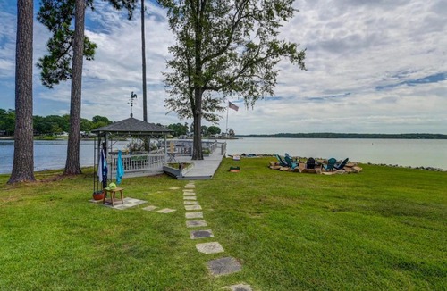 Prosperity House | The Waters Edge Sleeps 8