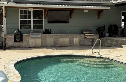 Cobb House | The West Nest on Lake Blackshear 4BR Pool, Outdoor Kitchen & Guest House
