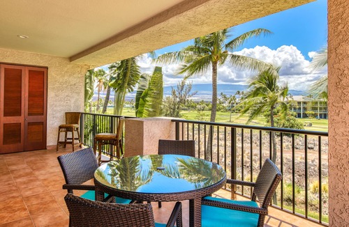 Waikoloa Condo | Third floor condo with ocean views, pool and hot tub access, and golf nearby