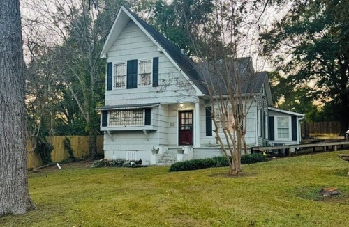 Downtown Historic House | This Charming Cottage home located in Historic Downtown Natchitoches.