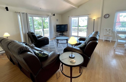 Avalon House | This classic 4 Bedroom, 2 Full Bath home is only 1/2 block to beach