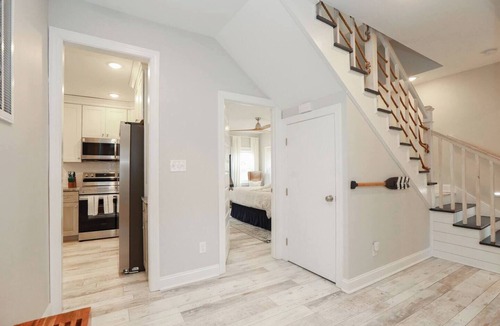 Hampton House | This house is a 4 bedroom(s), 2 bathrooms, located in Hampton, VA.