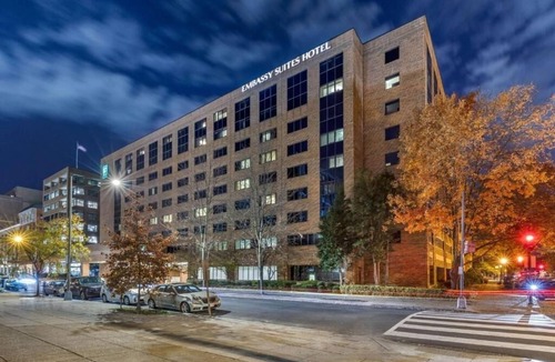 West End Hotel | Three 1BR King Suites | 0.5 Mi to Dupont Circle | Free Breakfast & Pool
