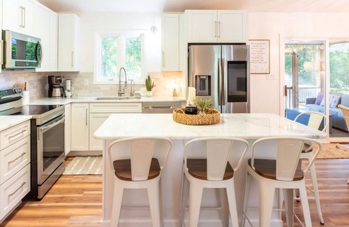 Pine Knoll Shores House | Three bedroom house on the SOBX with kayaks and Golf Cart— cruise to the beach!
