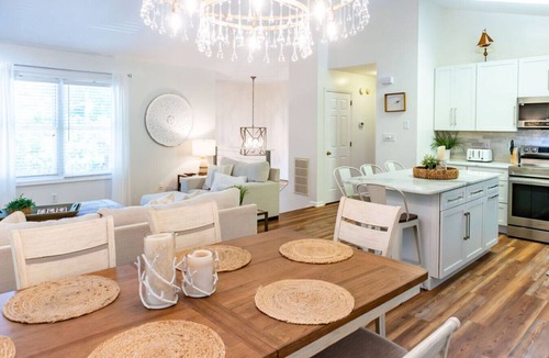 Pine Knoll Shores House | Three bedroom house on the SOBX with kayaks and Golf Cart— cruise to the beach!