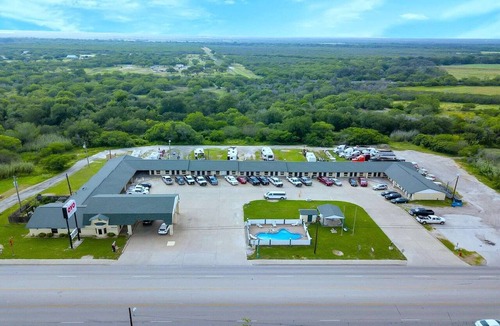 Three Rivers Apartment | Three Rivers TX|2 King Bed