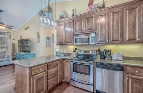 Myrtle Beach House | Tiki Hut W/Tiki Bar|Linens|Golf Cart|Outdoor Area