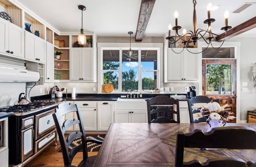 Grapetown House | TimberRose Ranch | Hot Tub + Hill Country Views
