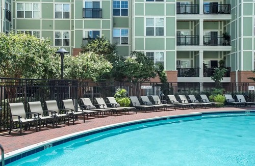 Eisenhower East Apartment | Time to Relax/Cozy Old Town LOFT