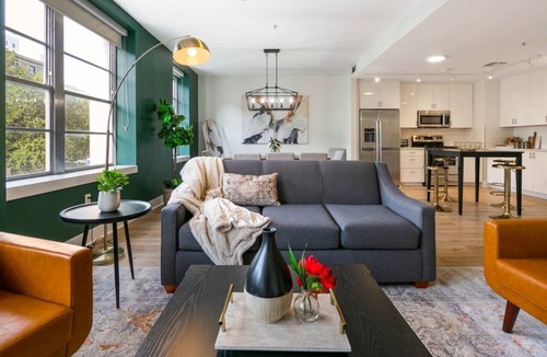 Central Business District Hotel | Timeless Elegance: 4BR Luxury Condo in New Orleans