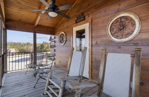 Tryon Cabin | Tiny Cabin 2- Near Tryon Equestrian Center