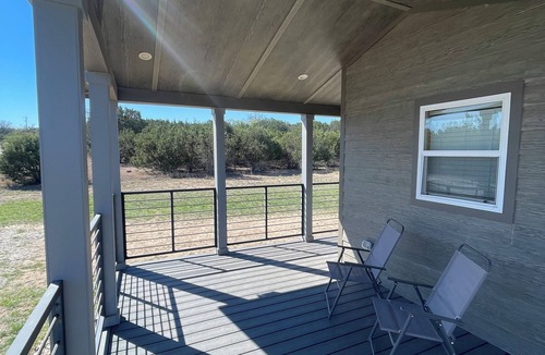 Lampasas House | Tiny Home- Dog Friendly, Gated Yard