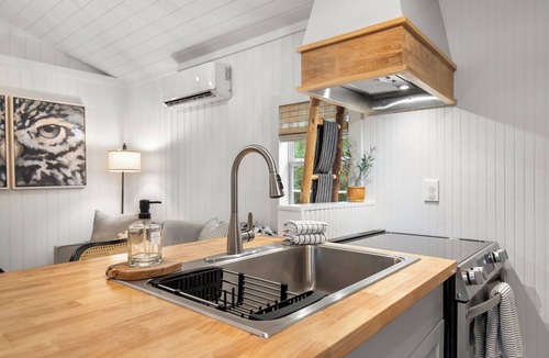 Point Washington Cottage | Tiny Home, Firepit, Dock Nearby