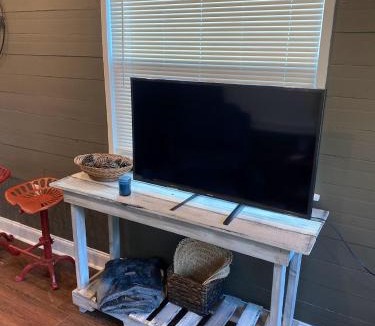 Nacogdoches Villa | Tiny House Oasis Nature Escape Unit A