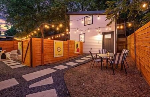 MLK House | Tiny House | Sleeps 4+Patio+Yard+King+Queen Bed