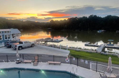 Sherrills Ford Resort | Tiny Lakeside Retreat