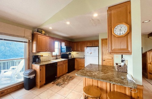 Banner Elk House | TM-2 Discounted Concert Packages! Amazing 6-Bedroom Hot Tub
