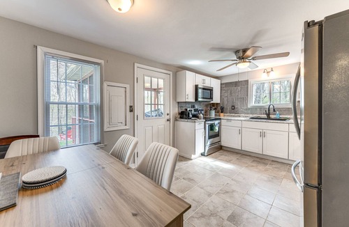 Stonehouse House | Toano Home w/Screened Porch: Steps to Lake!