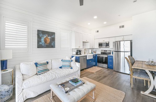 Gulf Place Condo | Top-Floor Corner Unit | Gulf View + Steps to Beach