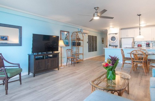 Kailua-Kona Condo | 🏖️Top Floor | Direct Ocean Front View | Air-Conditioned