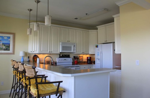 Ocean Isle Beach Villa | Top Floor/Ocean View! 4BR/4BA - Pet Friendly